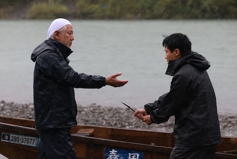 「囁きの河」場面写真