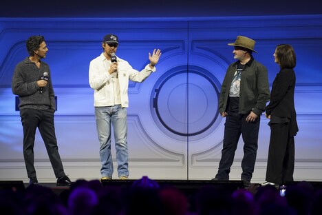 左からショーン・レヴィ、ライアン・ゴズリング、デイヴ・フィローニ、キャスリーン・ケネディ