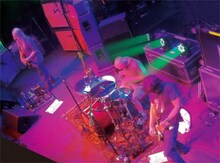 「実演！バグ／ダイナソーJr.」場面写真 ©2012 Dinosaur Jr. Inc. All Rights Reserved.