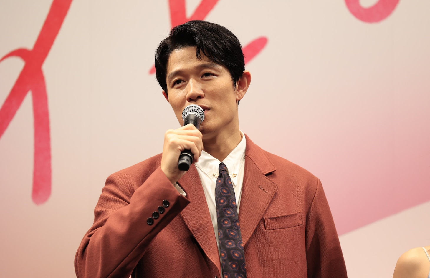 鈴木亮平