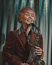 「うぉっしゅ」より、研ナオコ演じる紀江