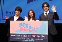 左から柏木悠、森香澄、鈴木康介