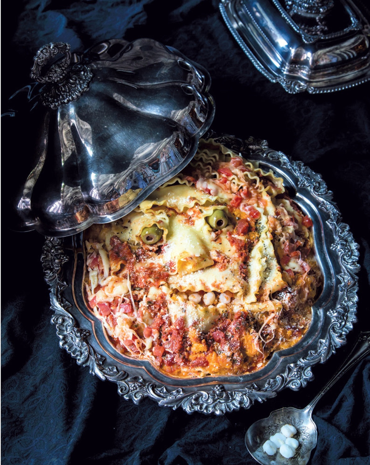 「ハンニバル・レクター博士の優雅なお料理教室」より、ベジタリアン向けカボチャのラザニア──入れ歯つき