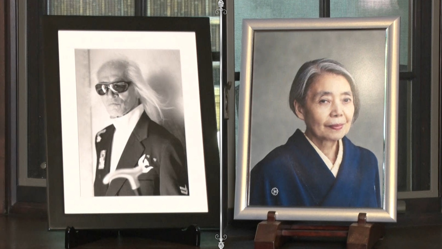 「プラチナファミリー 華麗なる一家をのぞき見」より、和室に飾られた内田裕也と樹木希林の写真