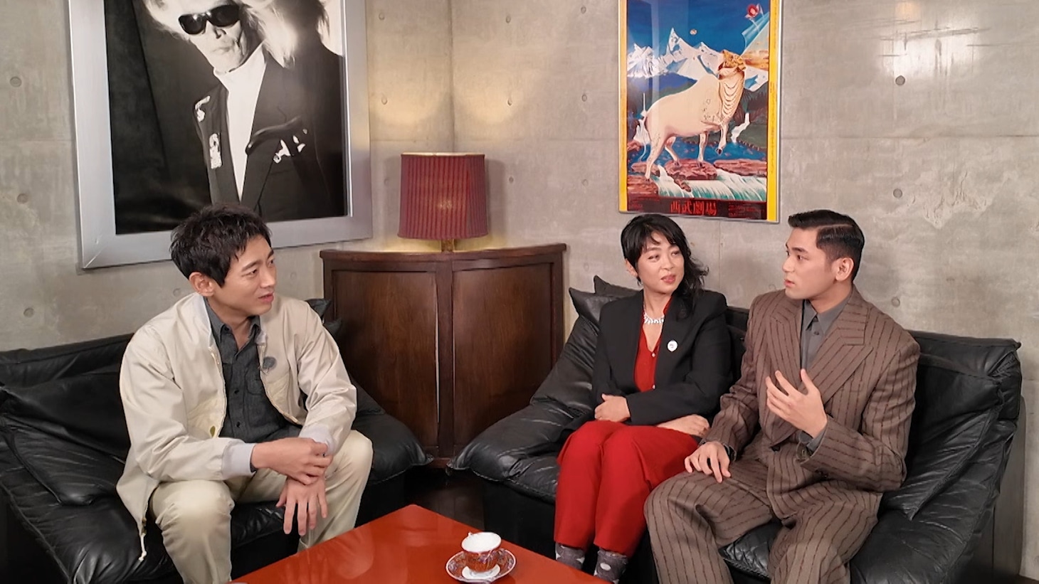 「プラチナファミリー 華麗なる一家をのぞき見」より、左から小泉孝太郎、内田也哉子、UTA