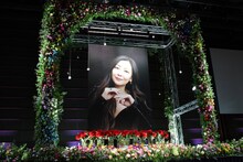 「中山美穂 お別れの会」祭壇