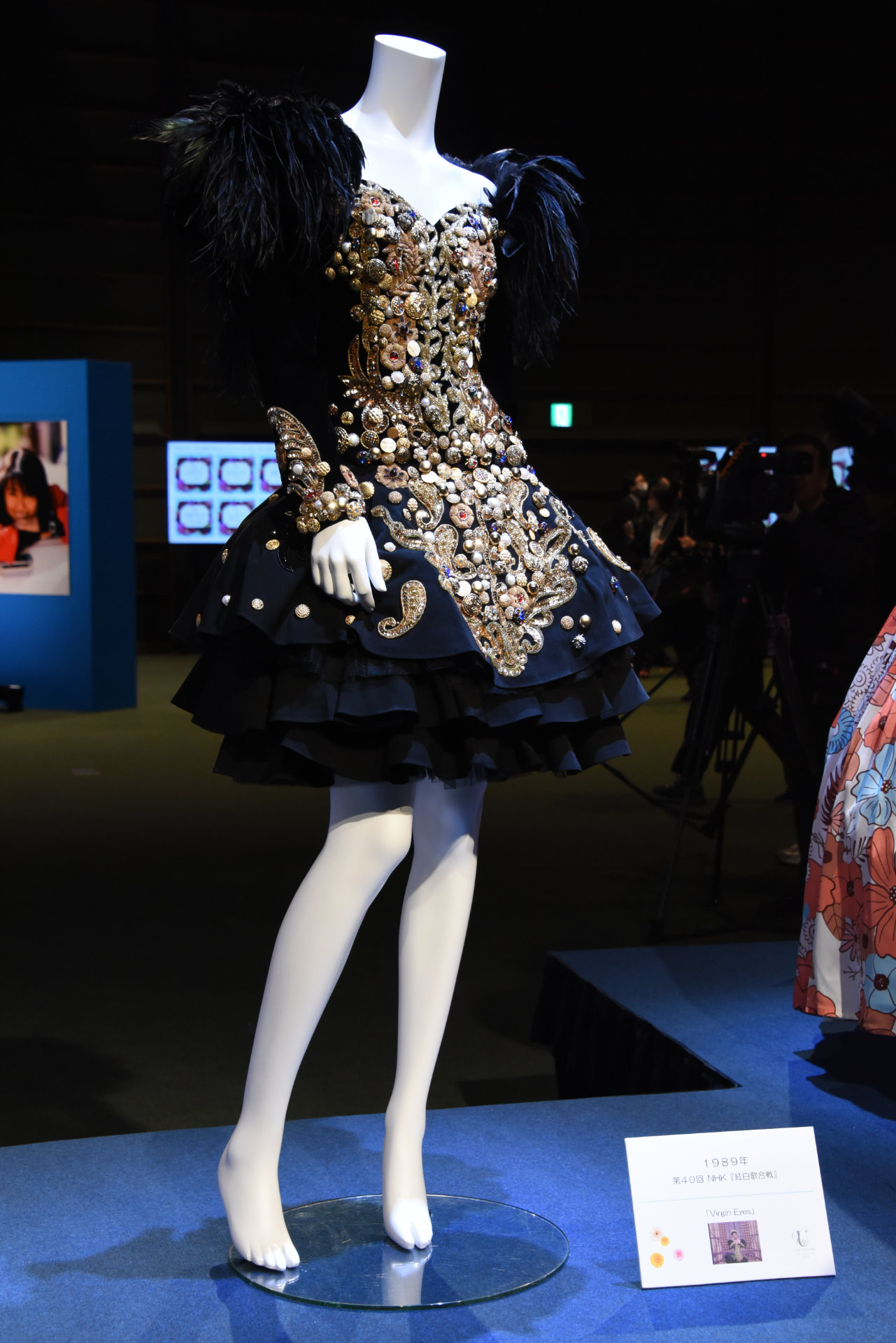 「中山美穂 お別れの会」に展示された「第40回紅白歌合戦」出演時の衣装