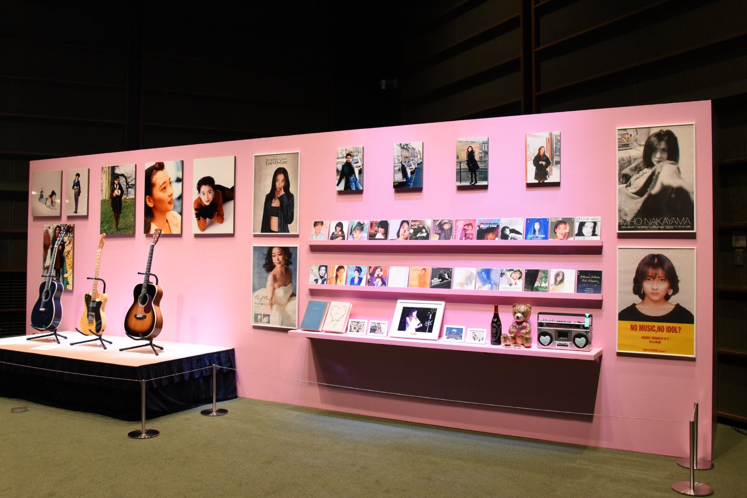 「中山美穂 お別れの会」の展示