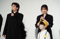 ツトムくん（右下）が見えていないふりをする京本大我（左）