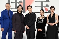 左から渡辺謙、横浜流星、吉沢亮、高畑充希、寺島しのぶ