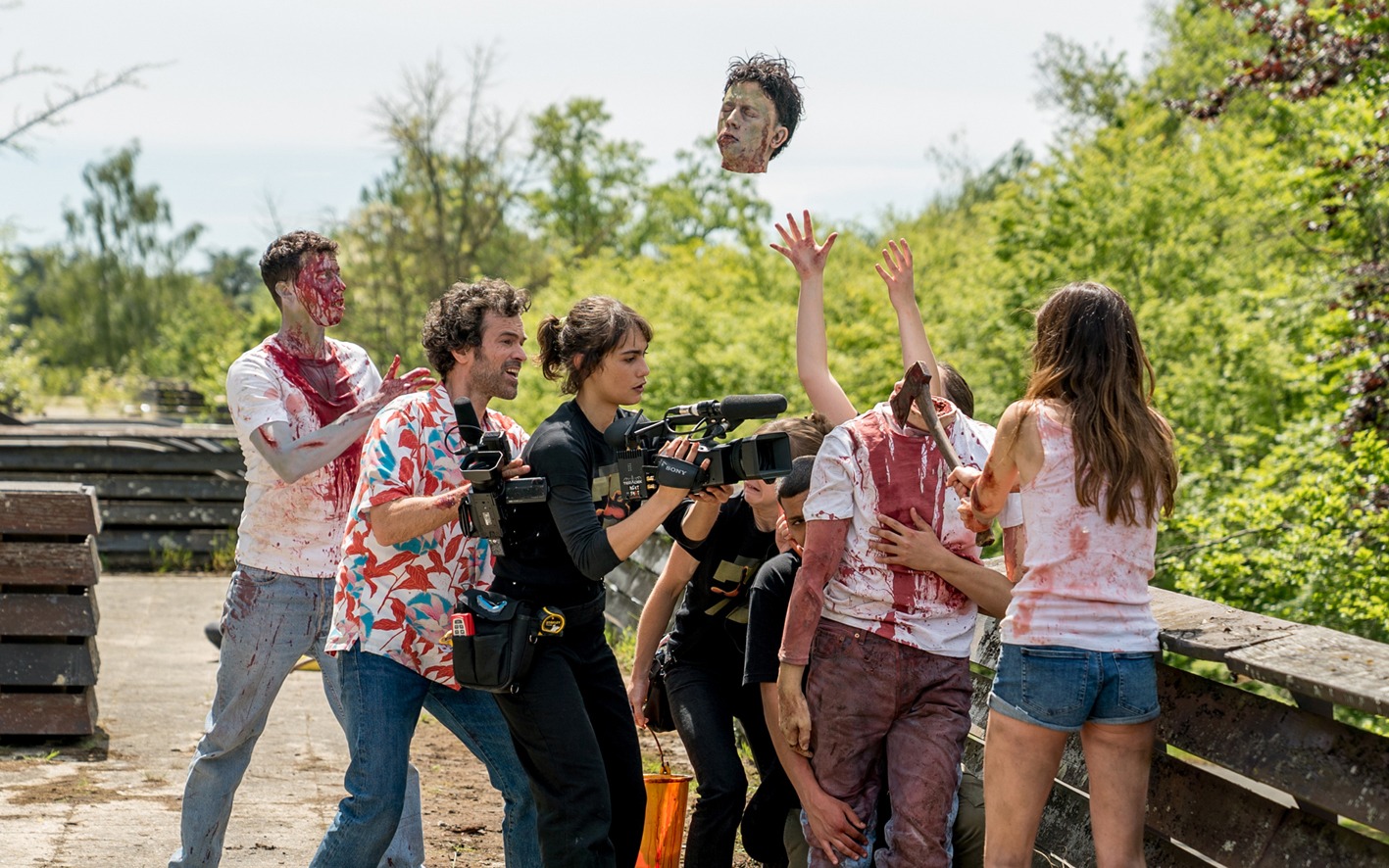 「キャメラを止めるな！」場面写真 © 2021 – GETAWAY FILMS – LA CLASSE AMERICAINE – SK GLOBAL ENTERTAINMENT – FRANCE 2 CINÉMA – GAGA CORPORATION