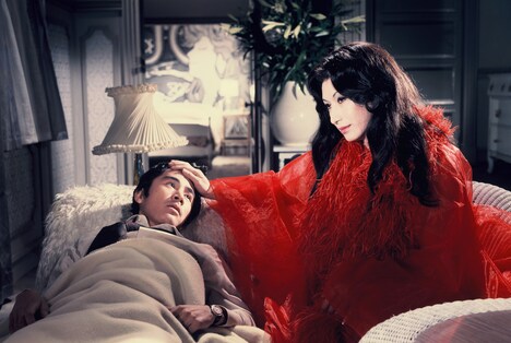 映画「黒薔薇の館」場面写真