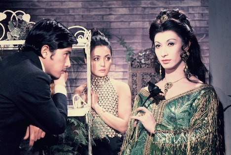 「黒薔薇の館」場面写真