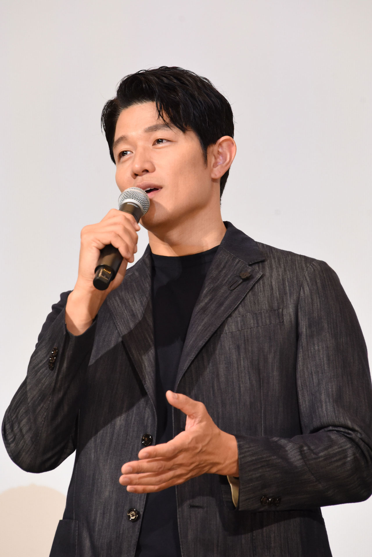 鈴木亮平