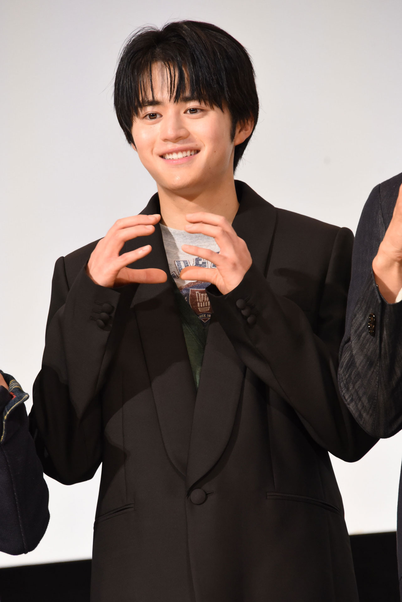 鈴鹿央士