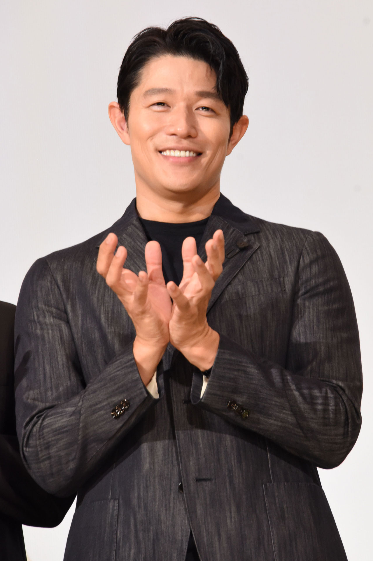鈴木亮平