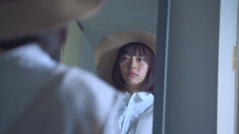 「永遠の待ち人」新場面写真。夫の元を去った妻・麻美を高崎かなみが演じる