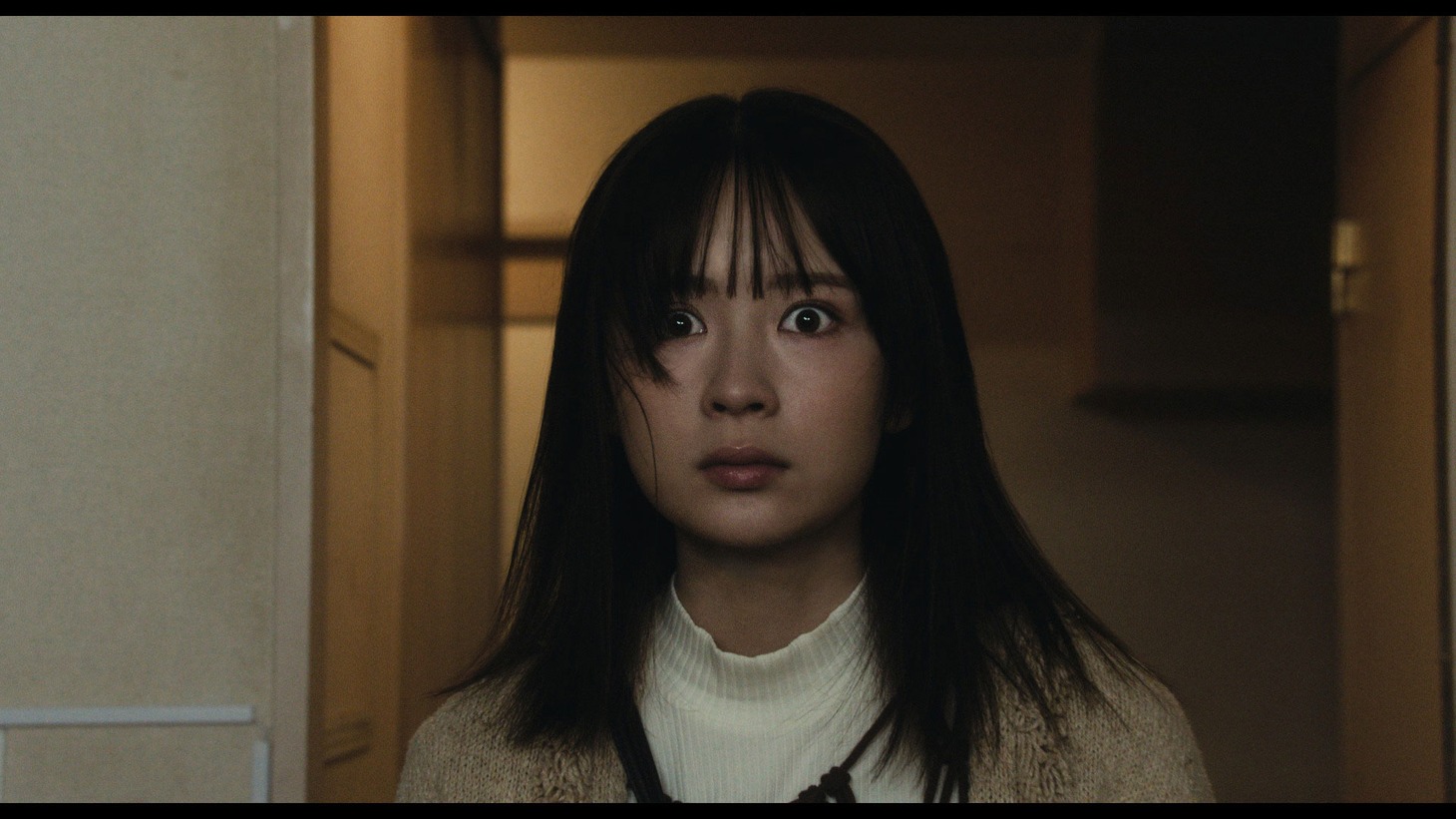 「事故物件ゾク 恐い間取り」より、畑芽育演じる春原花鈴