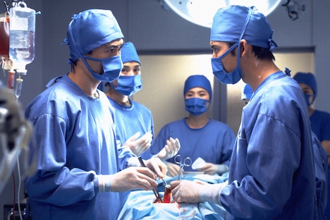 「振り返れば奴がいる」場面写真