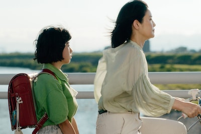 「ルノワール」より、左から鈴木唯演じるフキ、石田ひかり演じる詩子