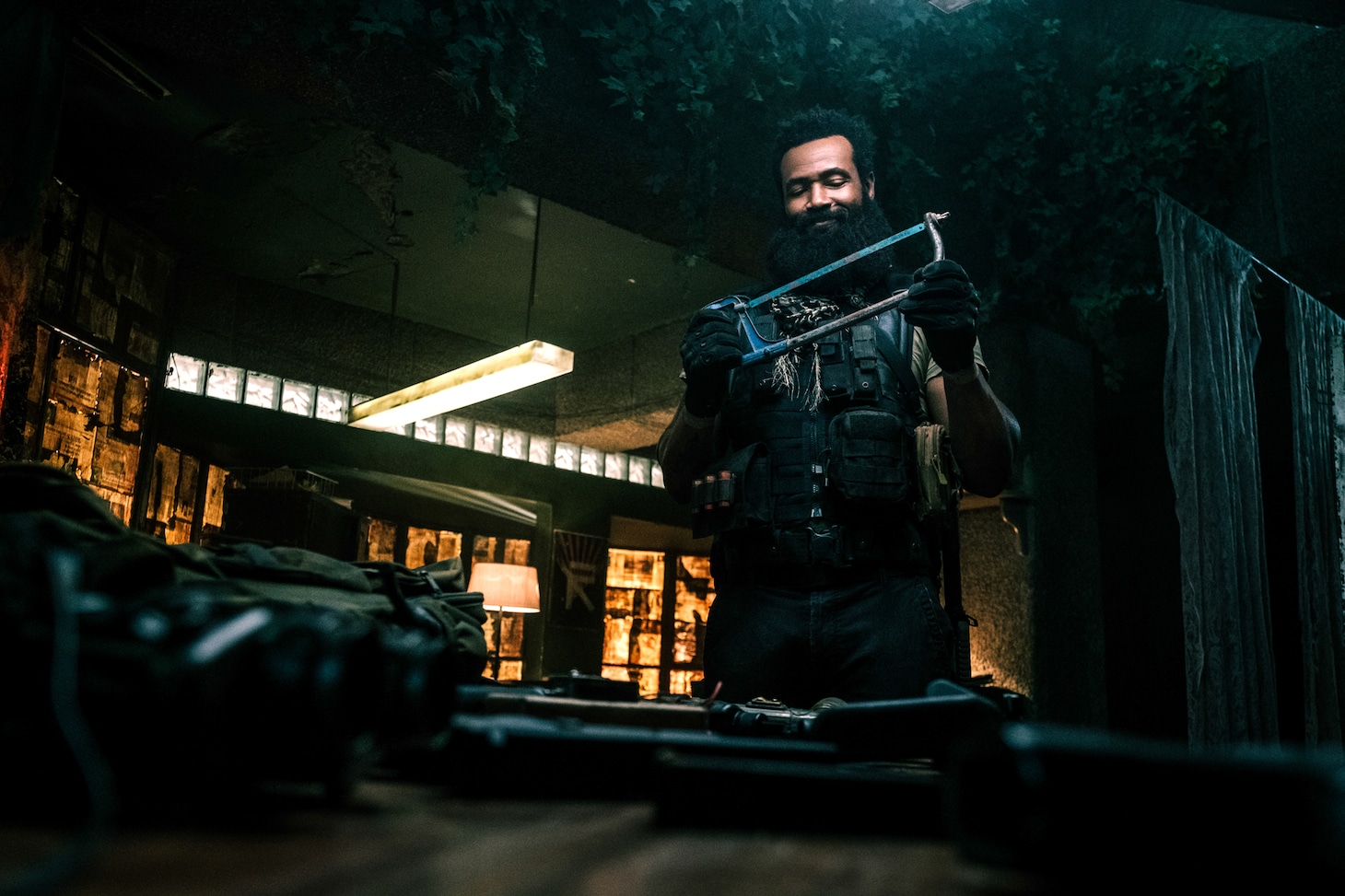 「ボーイ・キルズ・ワールド：爆拳壊界流転掌列伝」場面写真