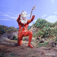 アイスラッガーを飛ばすウルトラセブン