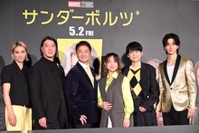 左から秋元才加、加藤浩次、白石充、田村睦心、梶裕貴、佐藤景瑚