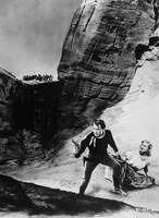 「死の谷」場面写真