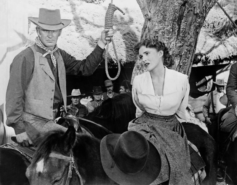 「私刑される女」場面写真