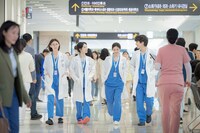 Netflixシリーズ「いつかは賢いレジデント生活」独占配信中