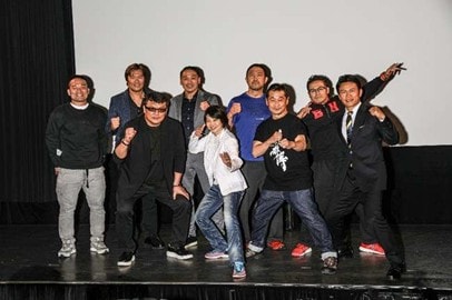 「英雄傳」試写会の様子。左から菊野克紀、小比類巻貴之、吉田秀彦、三崎和雄、浅井星光、大山峻護、坂本浩一、宇宙超人！ミノワマンD・Z、須藤元気