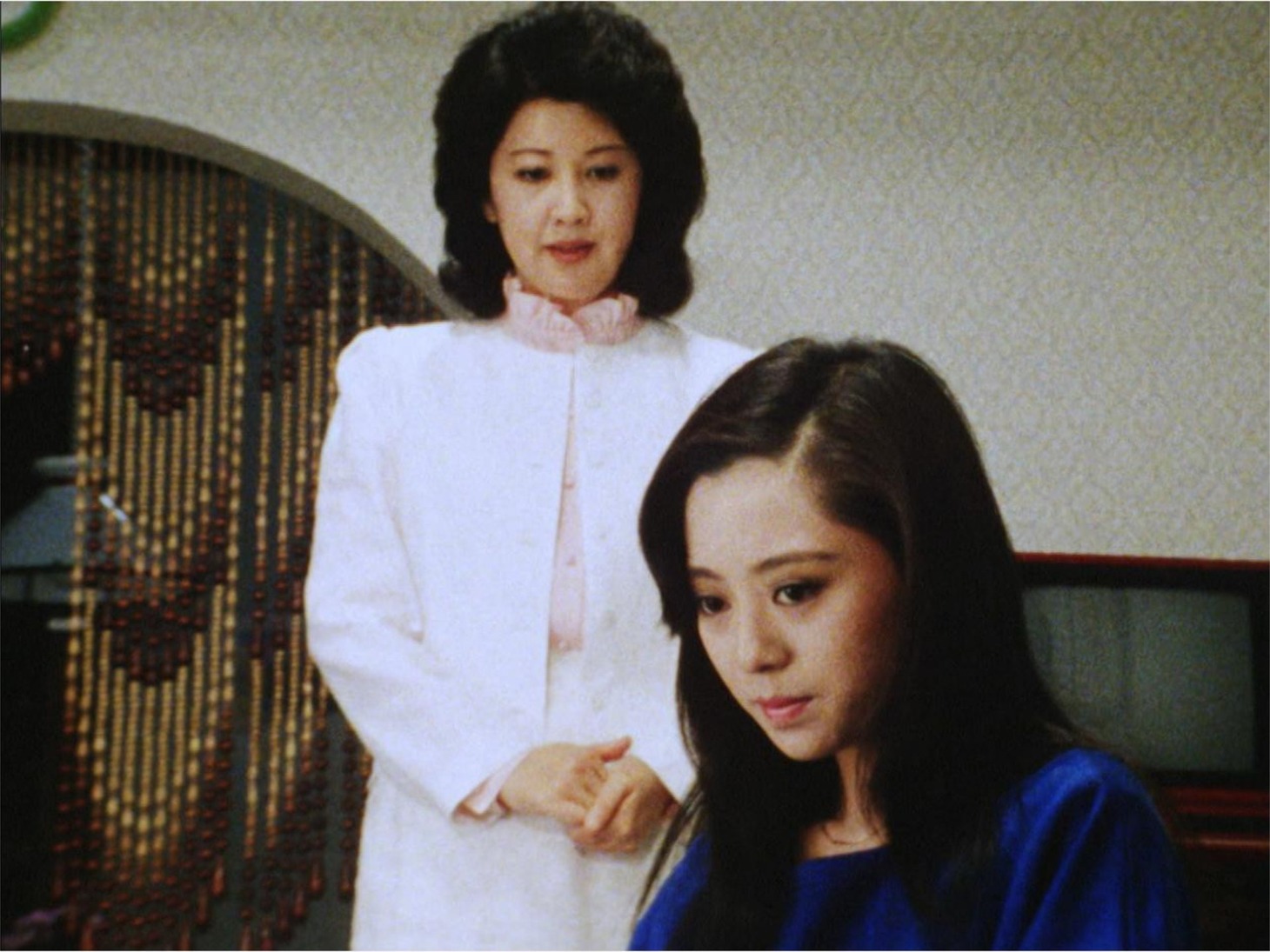 「京都妖怪地図」シリーズより「鳥辺山に棲む八百歳の女子大生」場面写真