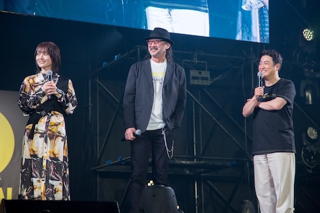 左から山本彩、大塚明夫、水田信二