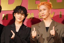 左から豆原一成、池崎理人