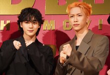 左から豆原一成、池崎理人