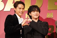 左から兵頭功海、豆原一成