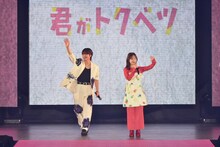 「Rakuten GirlsAward 2025 SPRING/SUMMER」より、左から大橋和也、畑芽育 ©︎Rakuten GirlsAward 2025 SPRING/SUMMER