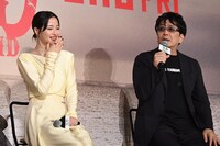 左から広瀬すず、大友啓史