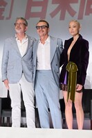 左からクリストファー・マッカリー、サイモン・ペッグ、ポム・クレメンティエフ