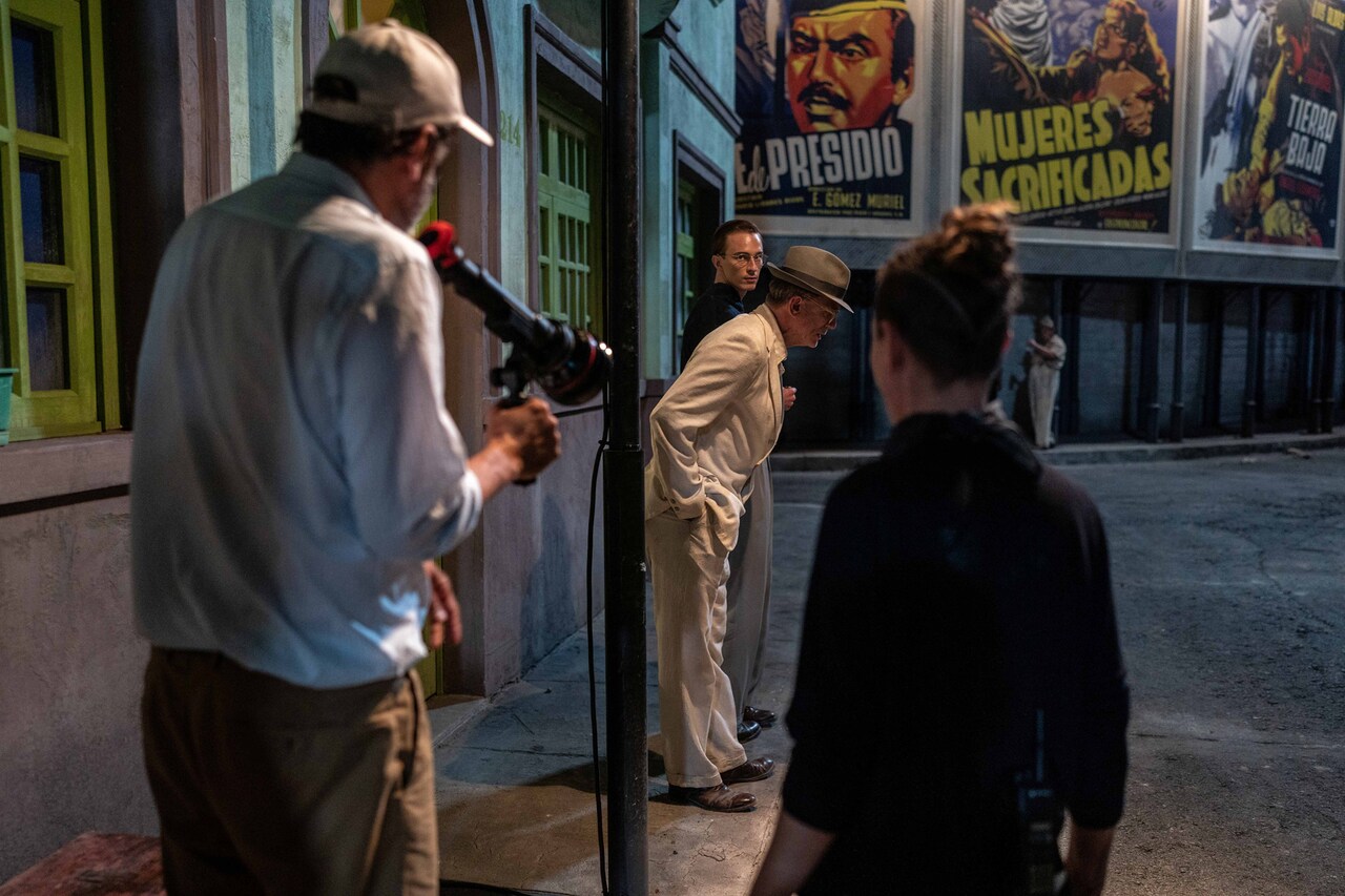 ルカ・グァダニーノが映画「クィア／QUEER」で長年の夢叶える、衣装のこだわりも明らかに