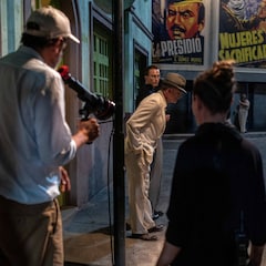 ルカ・グァダニーノが映画「クィア/QUEER」で長年の夢叶える、衣装のこだわりも明らかに