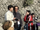 「ラストシーン」撮影現場で談笑する仲野太賀(左)、黒田大輔(中央)、福地桃子(右)
