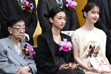 左から石井ふく子、河合優実、松本若菜