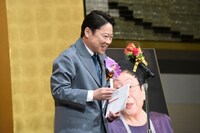 スピーチ中に笑ってしまい「不適切ですね」とごまかす阿部サダヲ