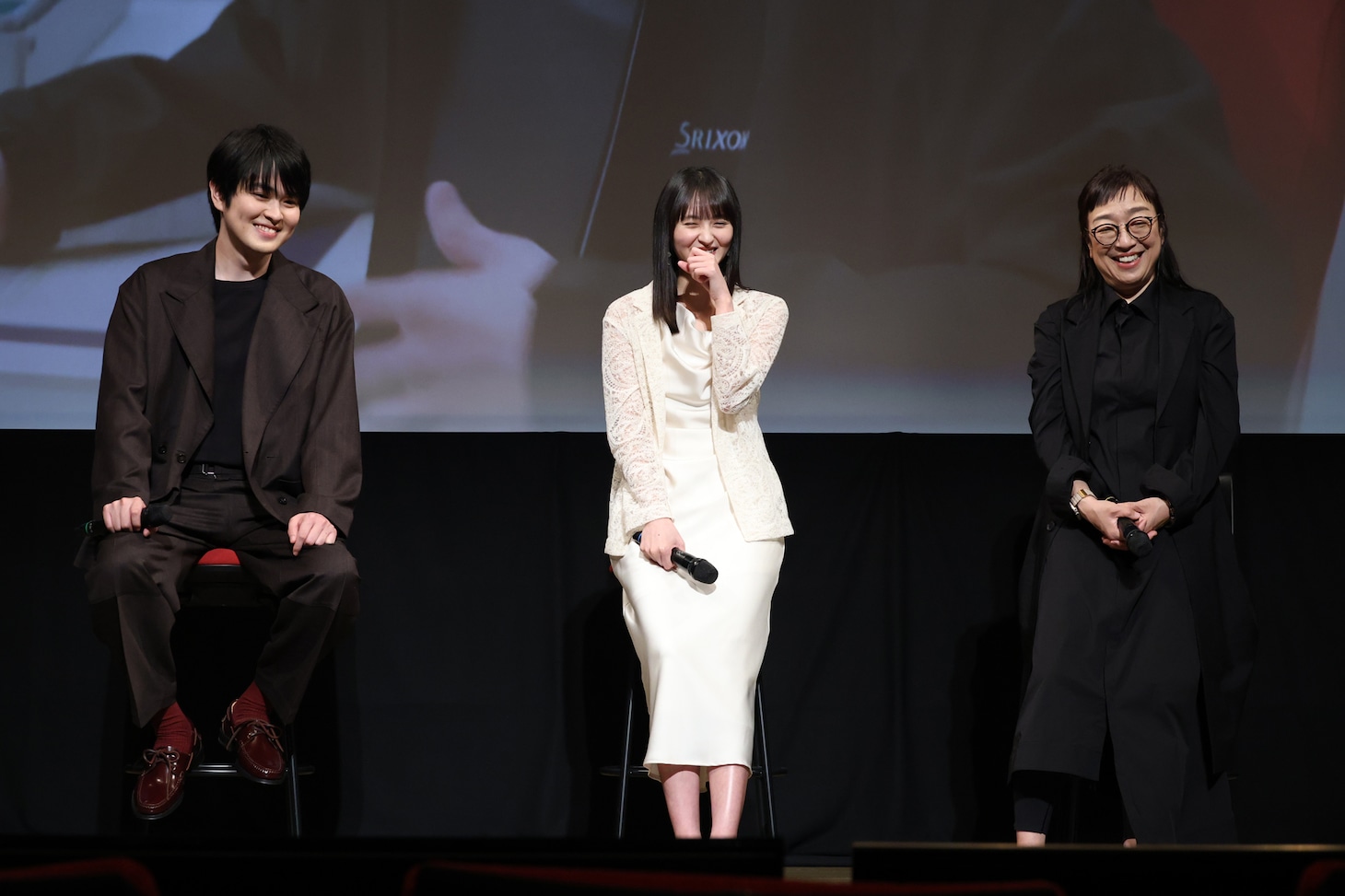 「トラックガール2」完成披露試写会の様子。左から望月歩、遠藤さくら、山野海