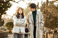 「夜明けの恋人たち～Love in the Wind～」より、左からチョン・チューシー演じる江湖（ジャン・フー）、ゴン・ジュン演じる徐斯（シュー・スー）