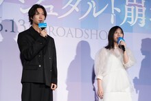 左から佐藤新、渡邉美穂