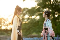 左からディン・ユーシー（丁禹兮）演じる慕声、ユー・シューシン（虞書欣）演じる凌妙妙 / 林虞