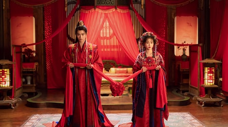 左からディン・ユーシー(丁禹兮)演じる慕声、ユー・シューシン(虞書欣)演じる凌妙妙 / 林虞