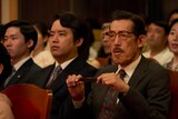 「国宝」より、三浦貴大演じる竹野（左）、嶋田久作演じる梅木（右）